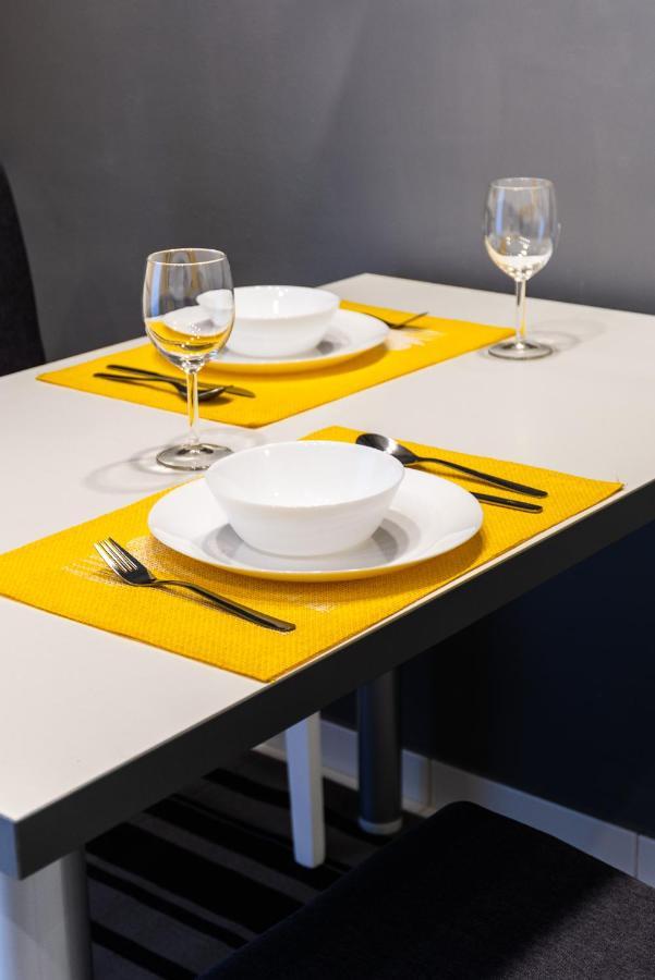 Black & Yellow Centrally Located Studio 诺威萨 外观 照片